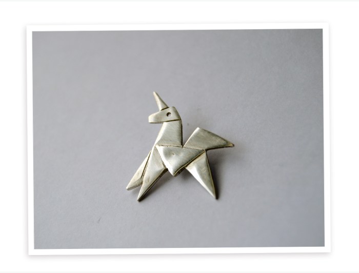 silver-unicorn-blade-runner